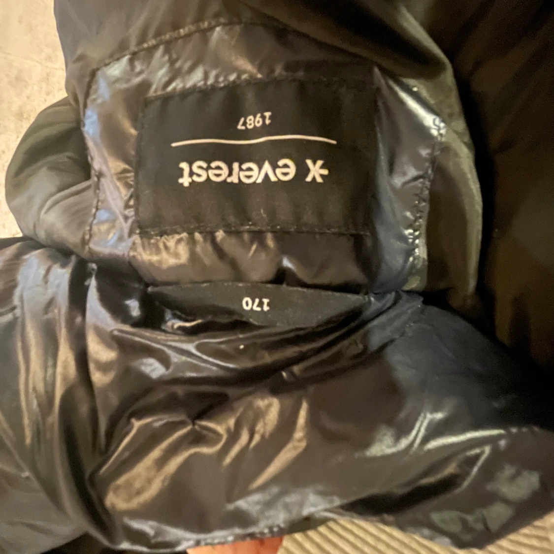 Svart pufferjacka från Everest - 3