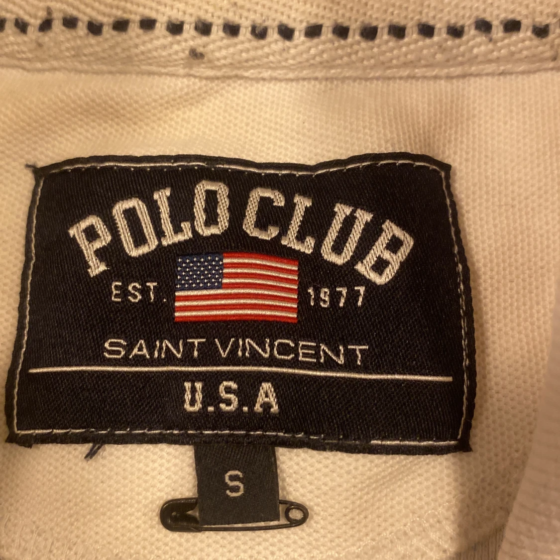 Vit Polo Club henley med tryck - 2