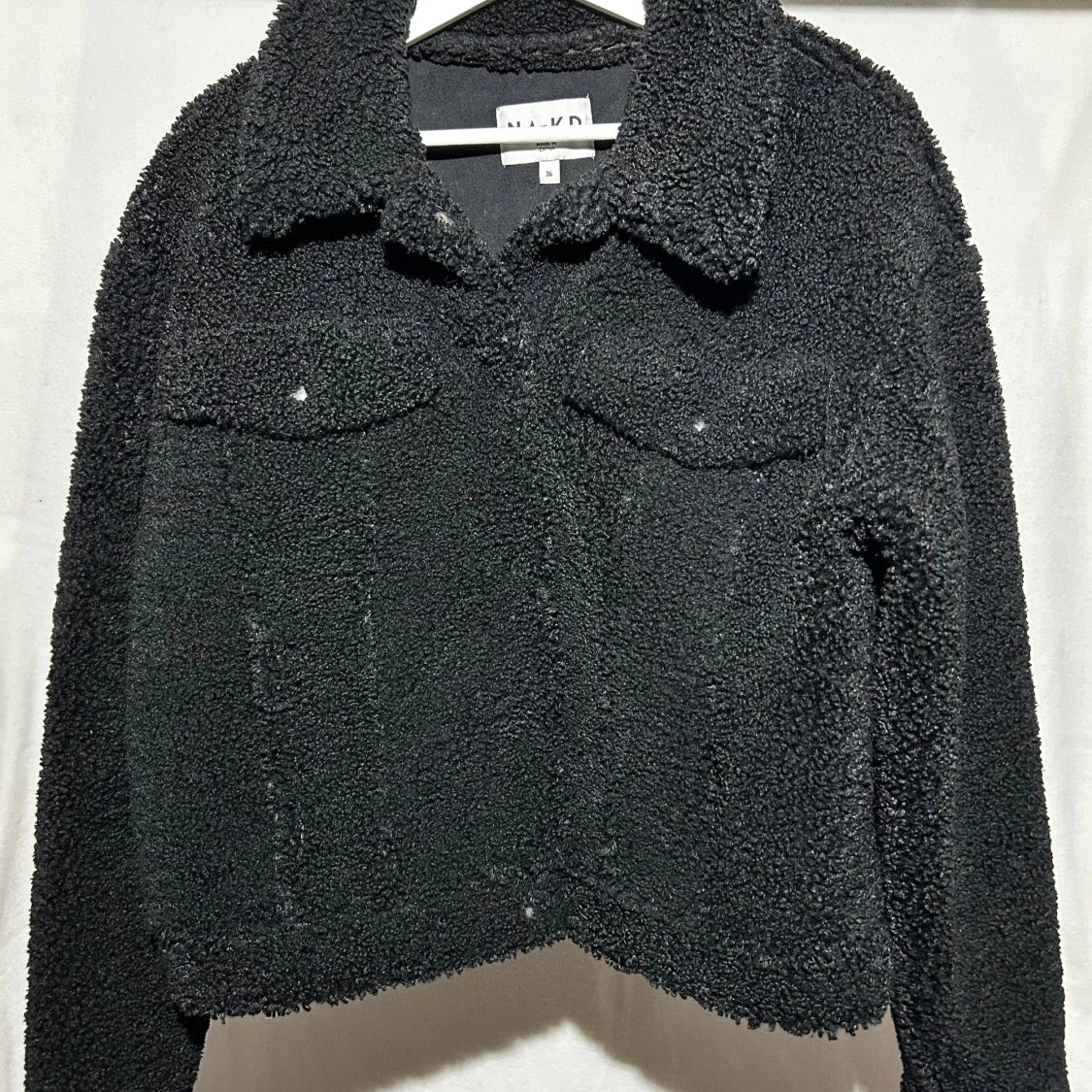 Svart teddyjacka från NA-KD