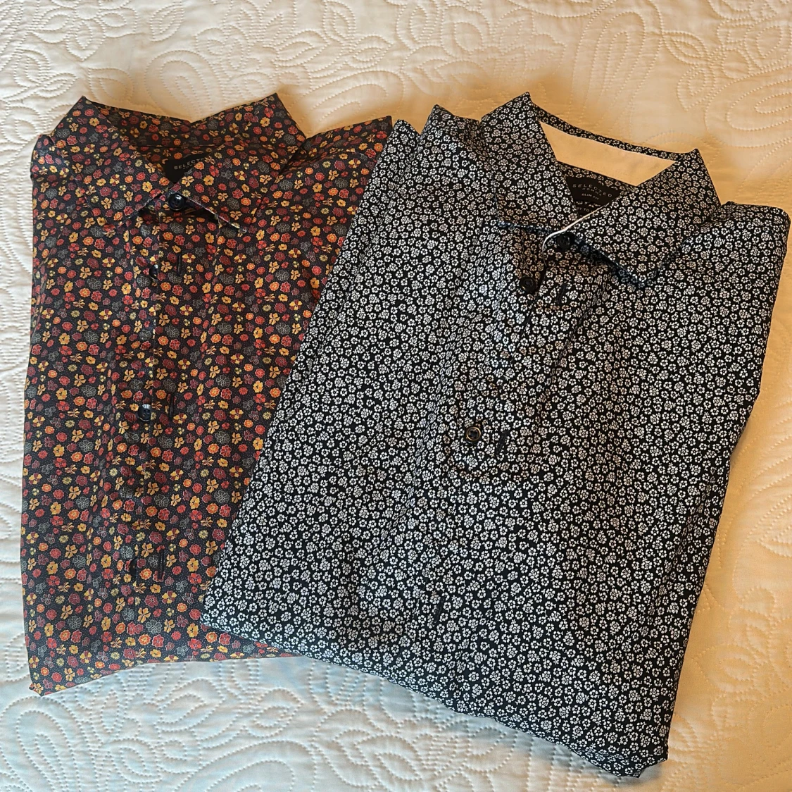 Två blommiga skjortor Selected Homme