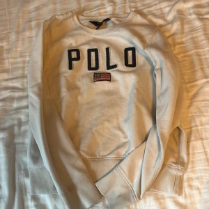 Polo Ralph lauren tröja - Säljer en Nice Ralph lauren tröja för endast 400 tar bara emot byten om man byter mot en fotbollströja!