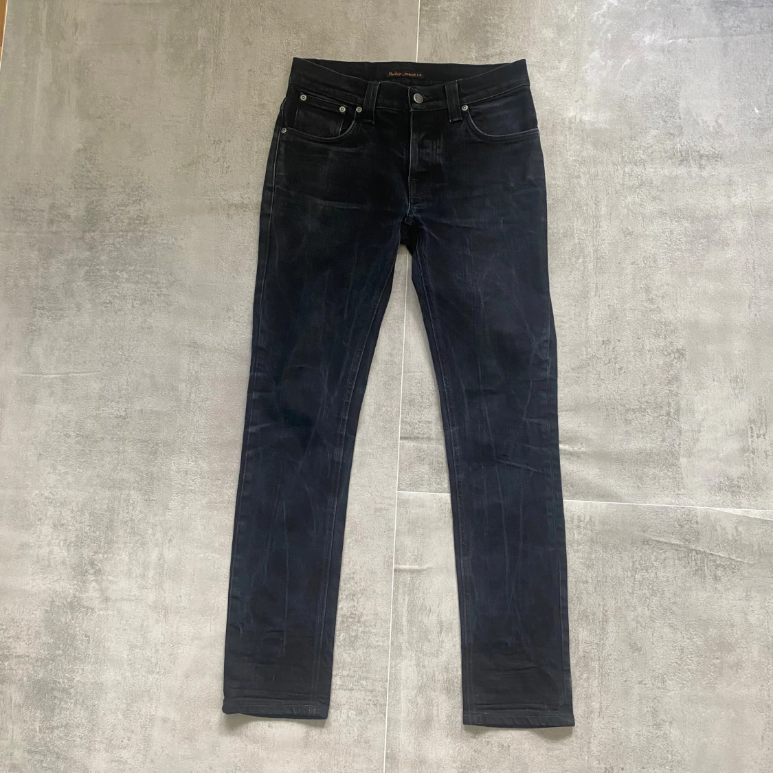 Svarta nudie jeans