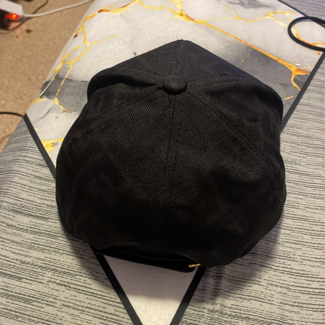 Svart Fendi keps med logomönster - 1