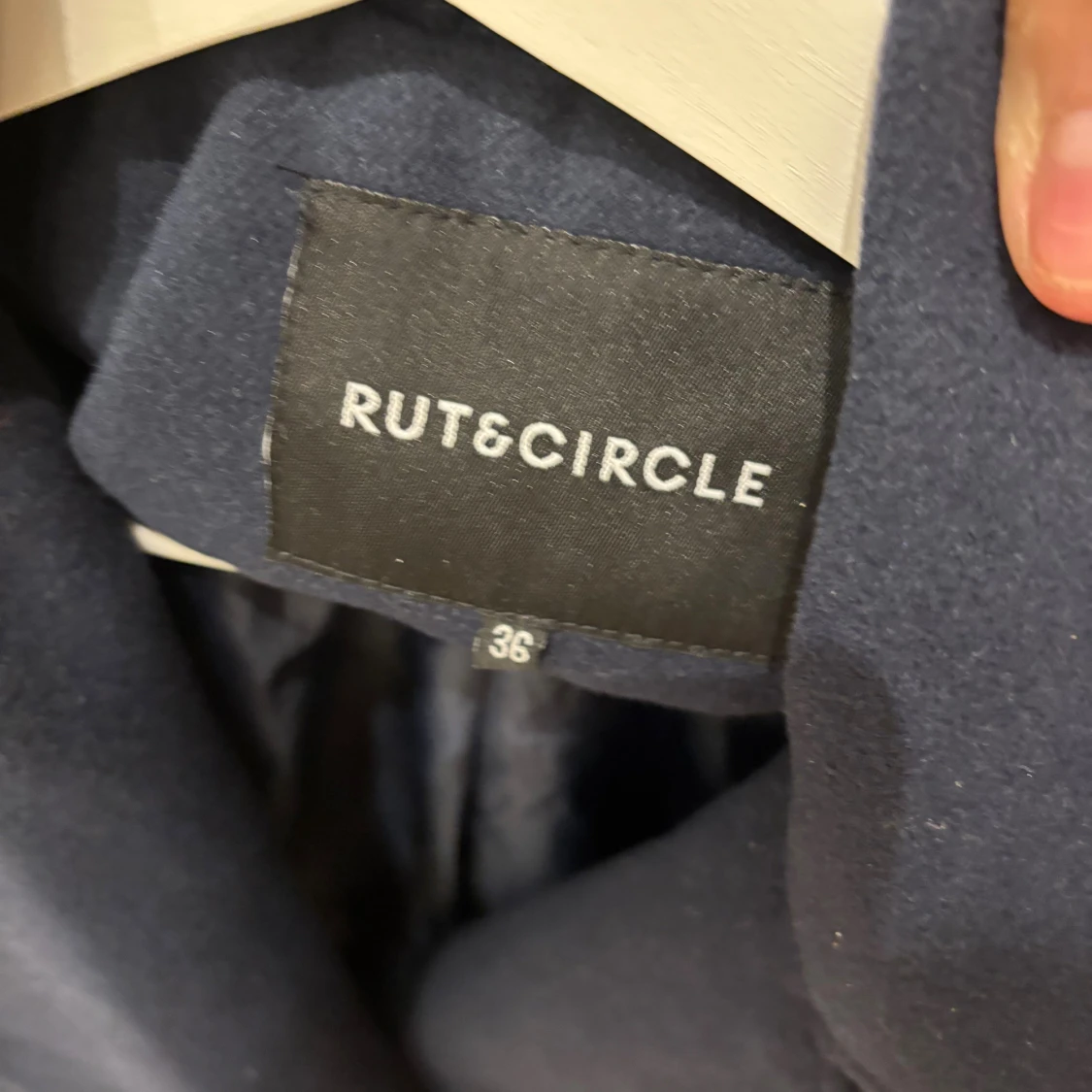 Mörkblå skepparkavaj från Rut&Circle - 2