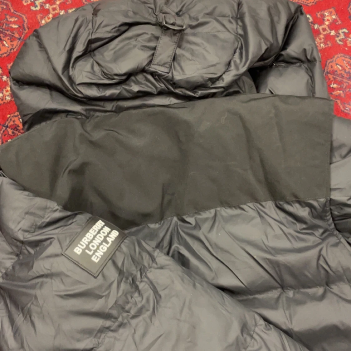 Svart Burberry pufferjacka med huva - 2