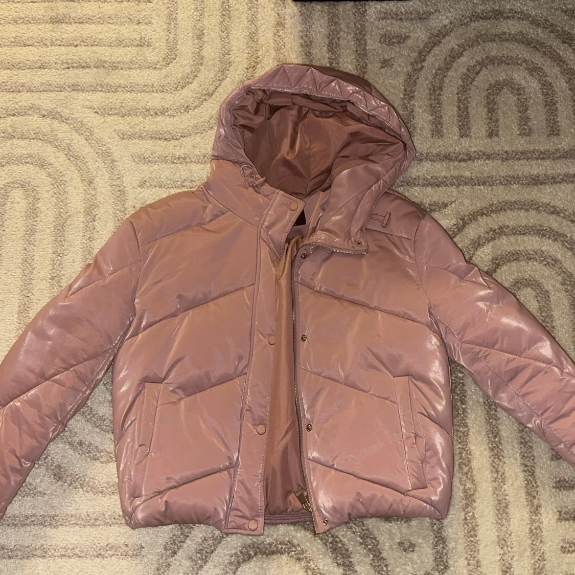 Rosa pufferjacka från FB sister (New Yorker)