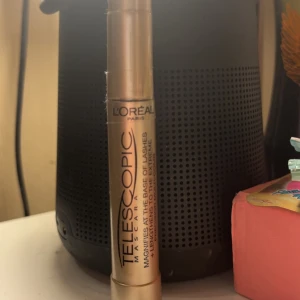 Helt ny oöppnad L'Oréal Telescopic Mascara - L'Oréal Telescopic Mascara helt ny och förseglad fortfarande säljes då jag fick två i födelsedagspresent!💞