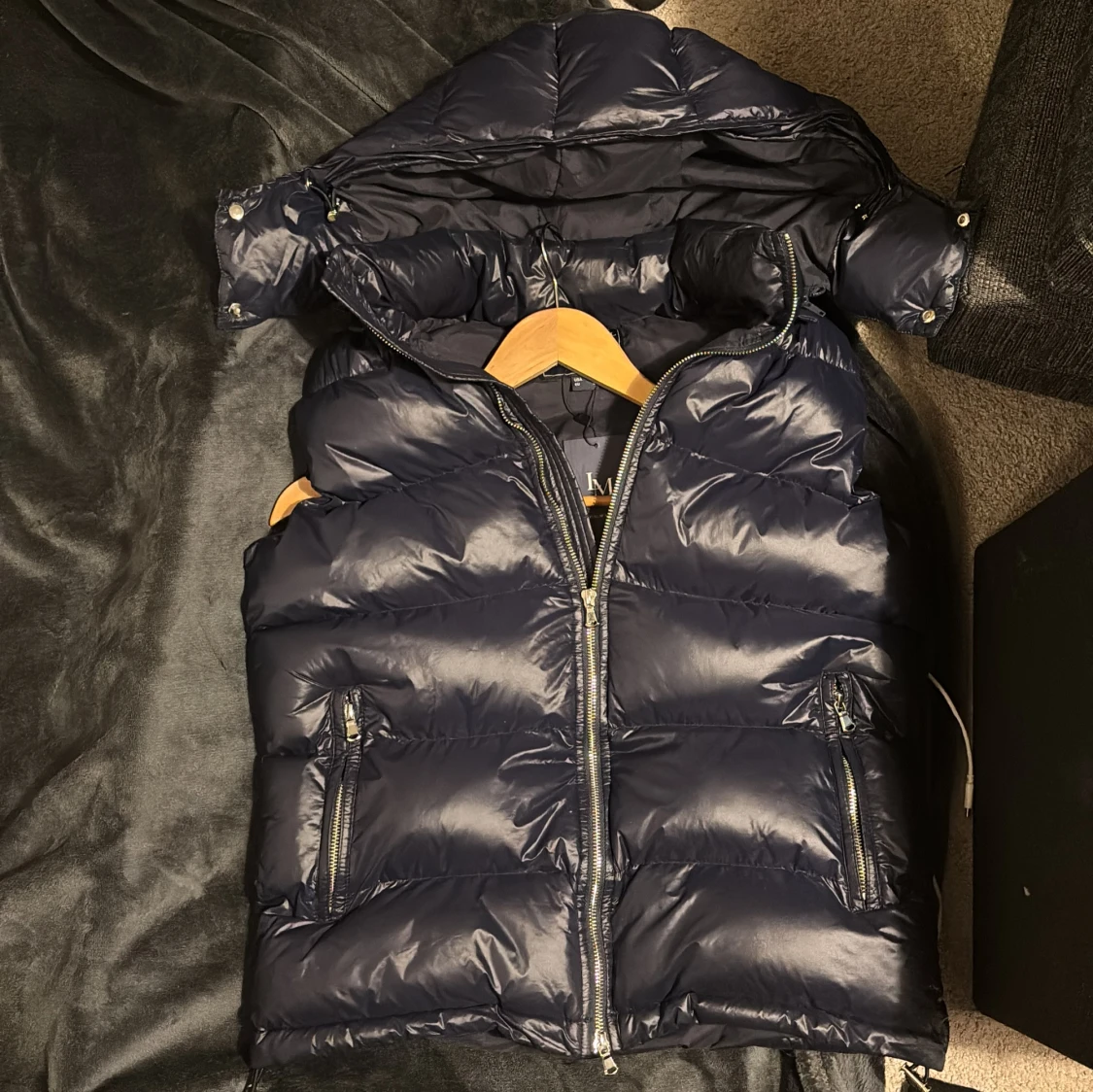 Mörkblå dunväst från Leon Marcel - 1