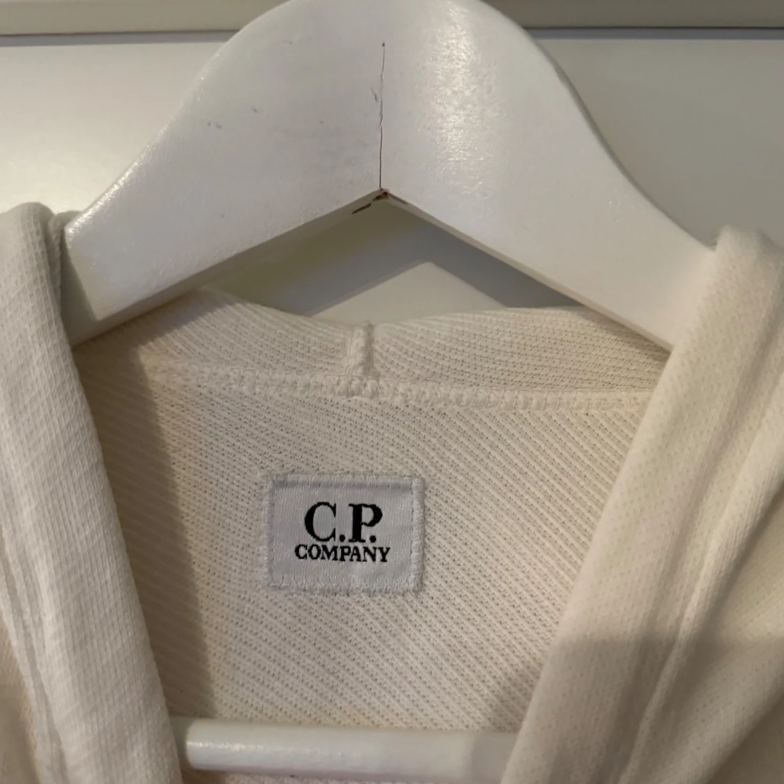 Vit hoodie från C.P. Company - 2