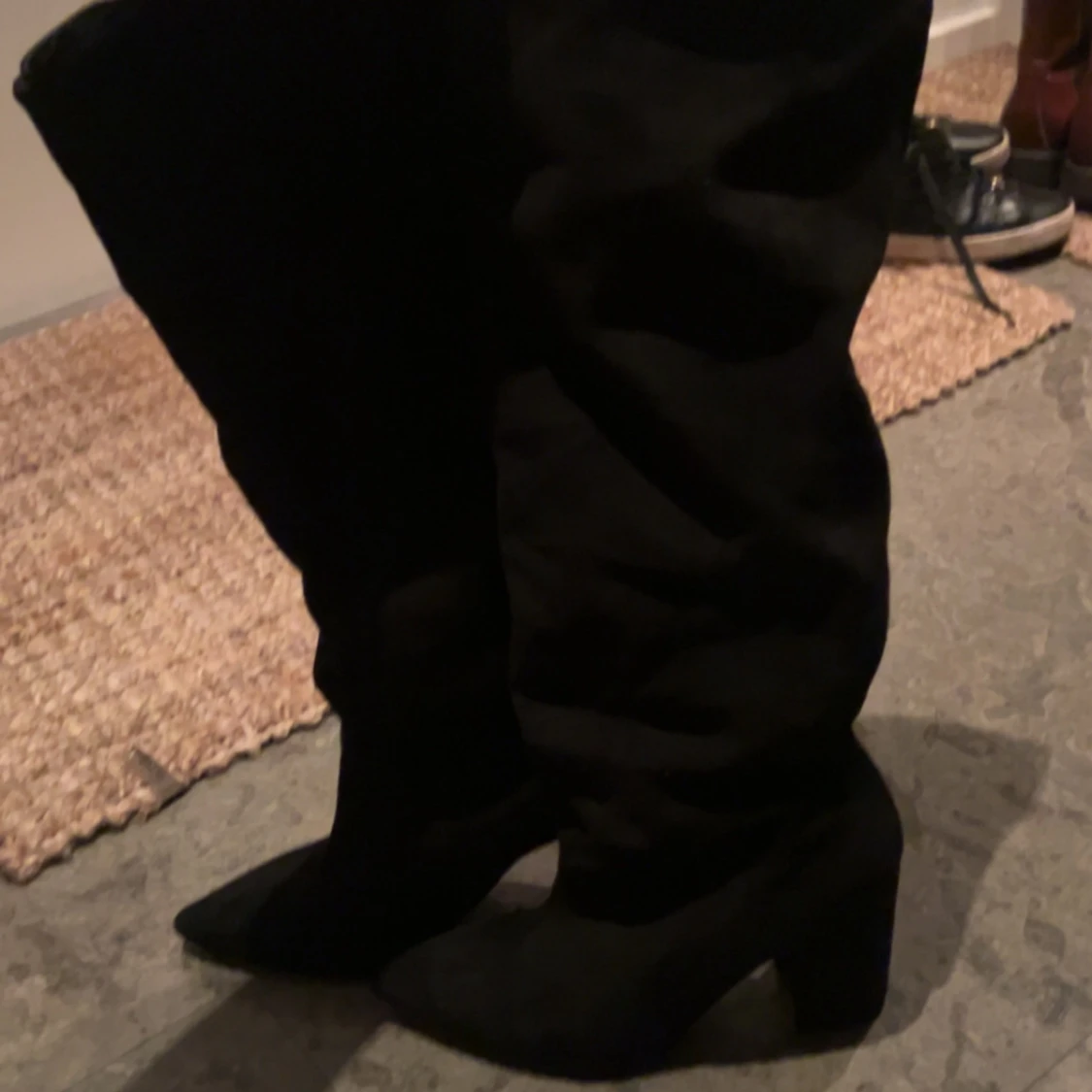 Svarta mocka stövlar med klack - 2