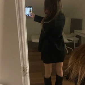 Kavaj  - Helt ny, tyvärr för stor på mig så säljes ❤️ stl xxs men skulle mer säga s 