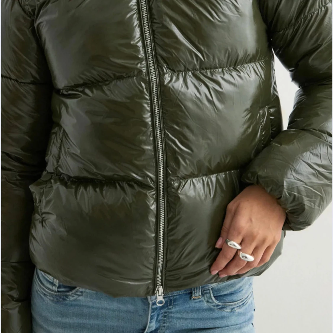 Mörkgrön pufferjacka med huva - 4
