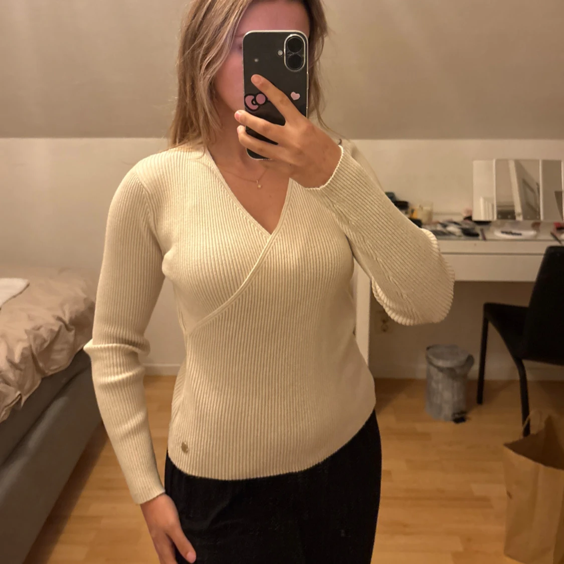 Beige omlottstickad tröja från Pernilla wahlgren