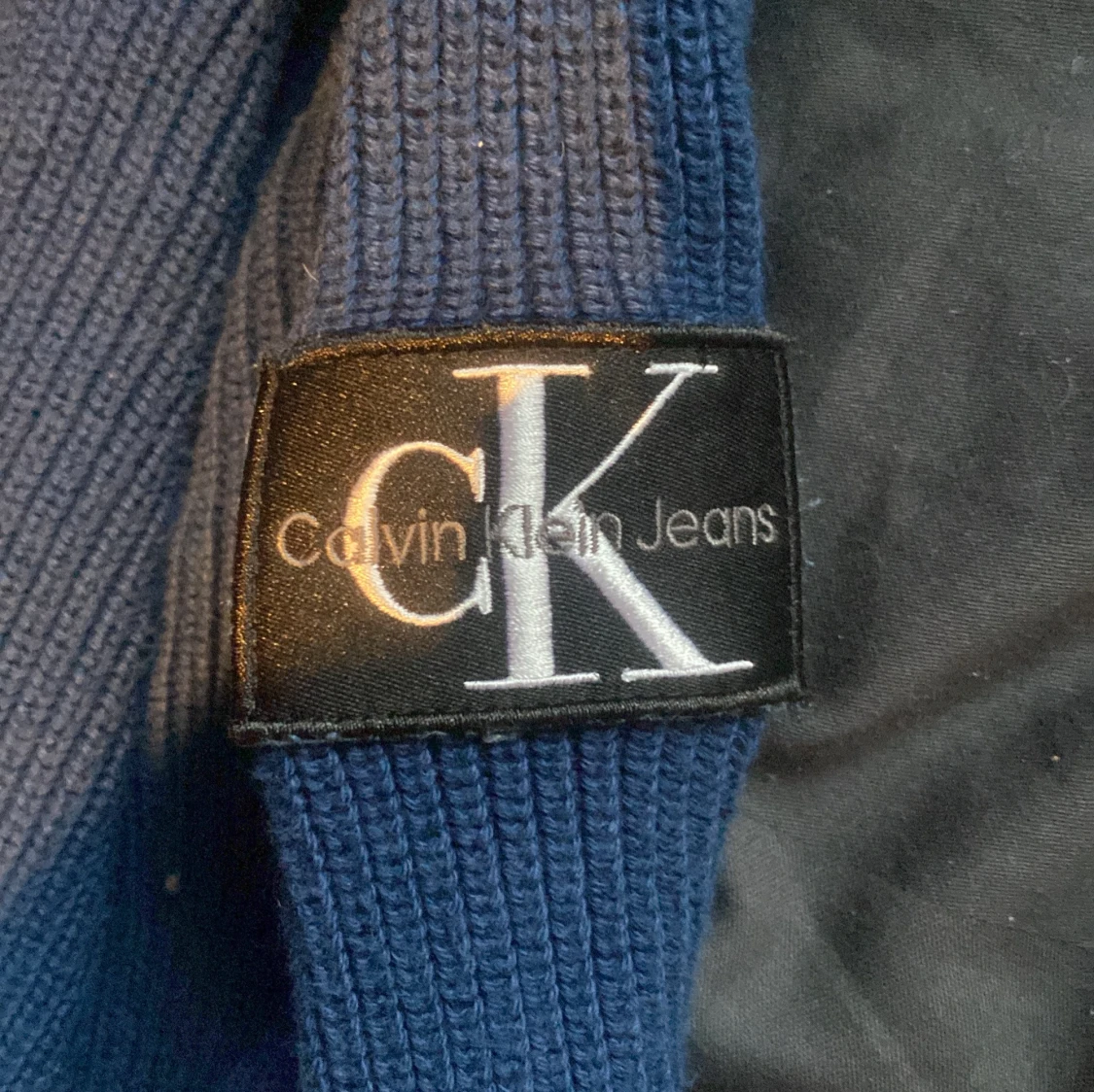 Blå stickad half zip från Calvin Klein - 3