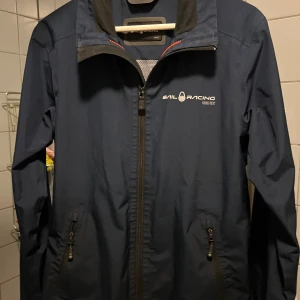 Sail racing jacka Gore-Tex  - Säljer denna mycket fina jacka som är vattentät i storlek Small        