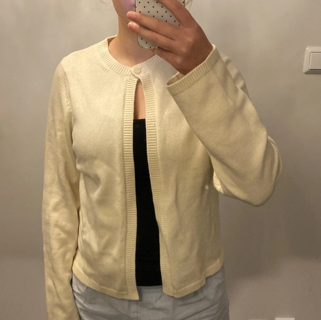 Krämvit stickad kofta