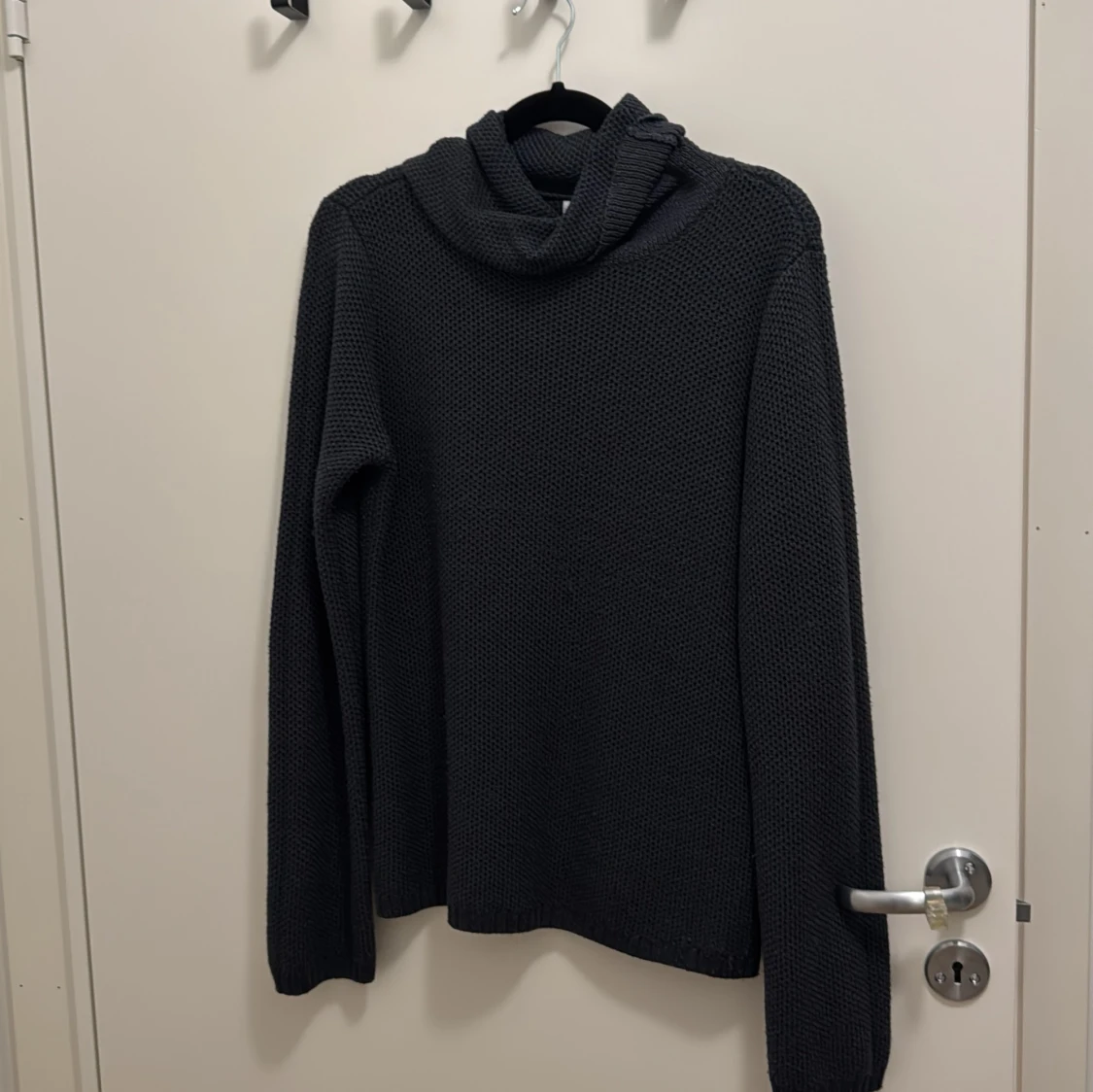 Mörkgrå polotröja från Make Way