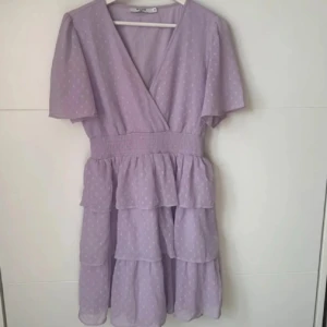 Lila volangklänning - Så fin, använd en gång!💝 