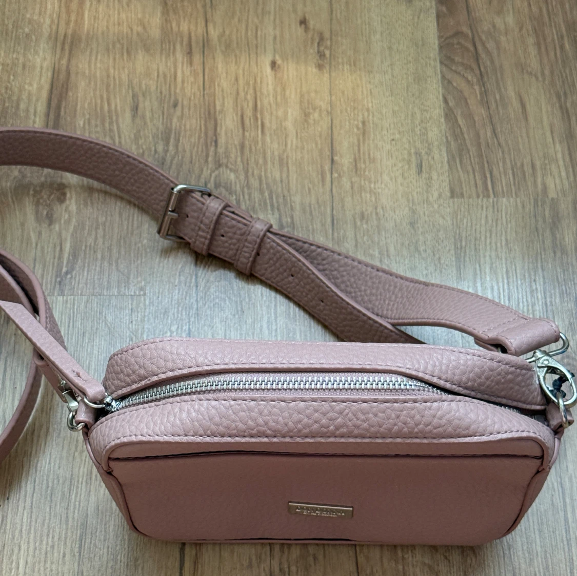 Rosa axelväska från Don Donna - 2