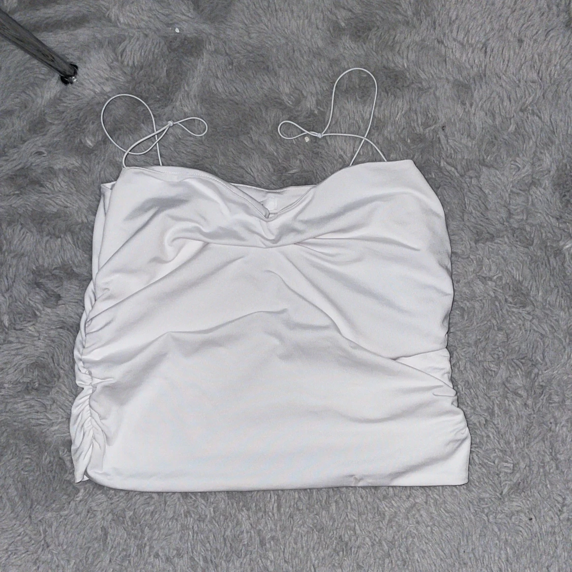 Vit omlott linnetopp från Amisu