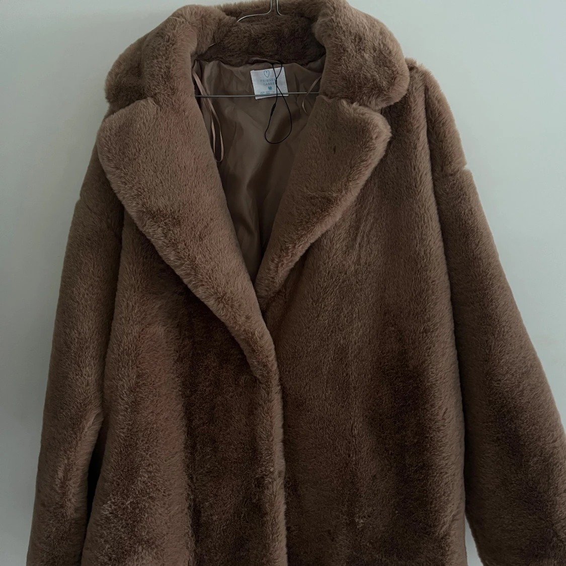 Brun pälsjacka med bred krage - 1