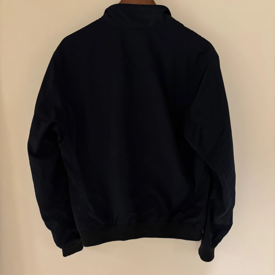 Marinblå vindjacka från J.Lindeberg - 1