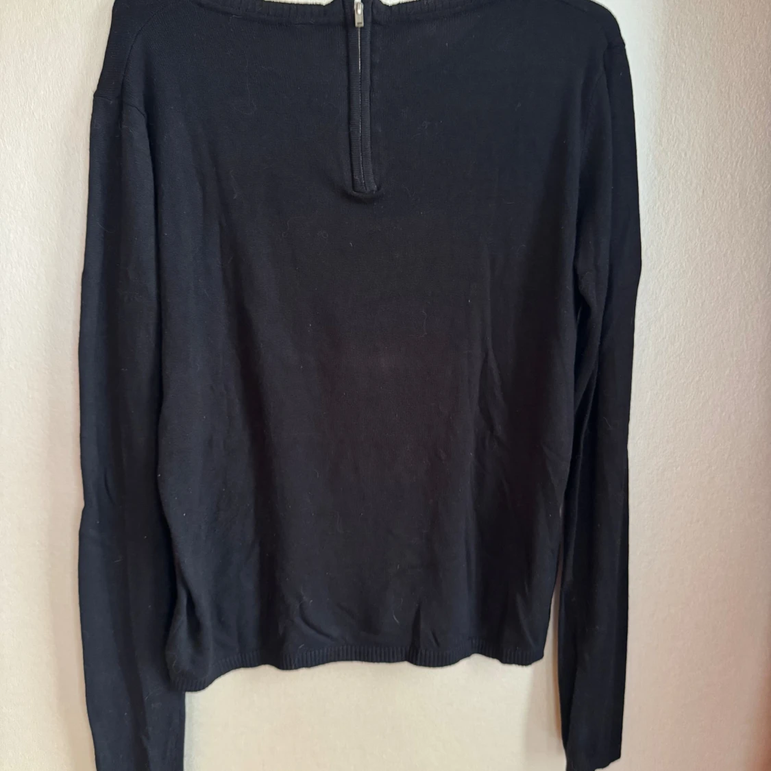 Svart långärmad tröja i viskos  - 3