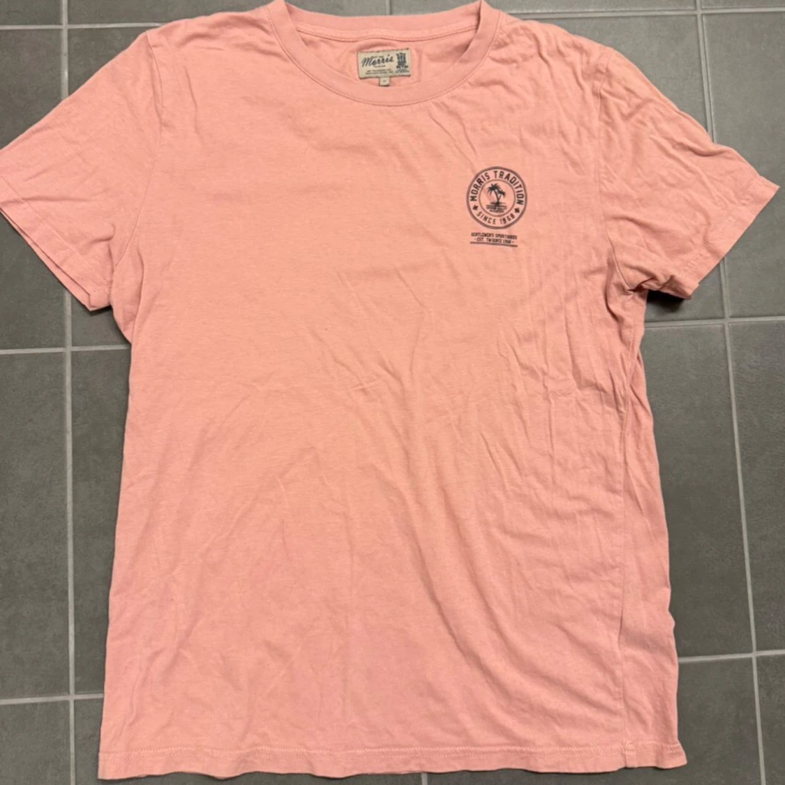 Ljusrosa t-shirt från Morris Tradition