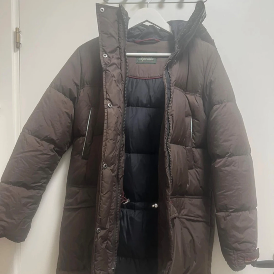 Brun lång dunjacka från peak performance  - 2