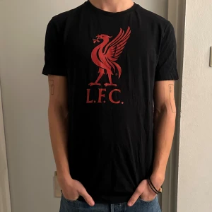 Liverpool Tisha.  - Liverpool Tisha storlek M i bra skick! 180, 65 kg! 