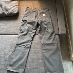 Carhart workweare byxor  - Carhart workwear byxor i storlek 48, highwaist i bra skick 