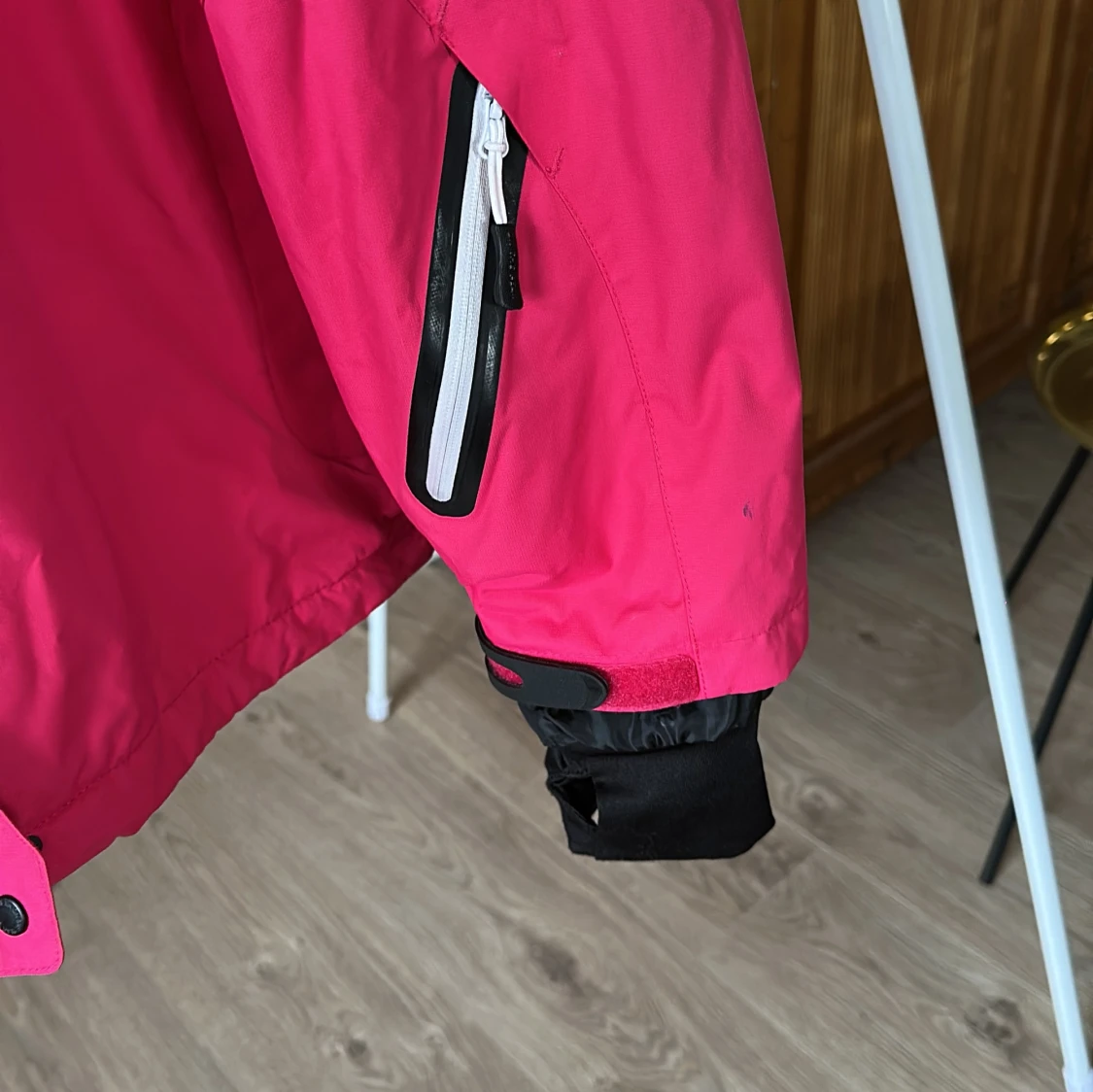 Rosa vindjacka från On The Peak - 4