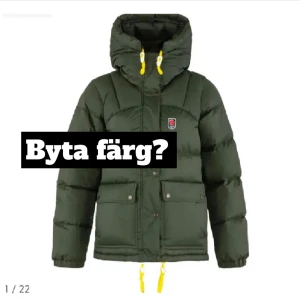 Grön Fjällräven jacka  - Hej! Är du intresserad av att byta min gröna fjällvräven mot en svart i storlek woman S. ‼️Möts endast upp i Stockholm för att se att jackan är i rätt skick osv! Skriv för fler bilder!!!! (Jackan är i storleken woman S) 😊💕🙏