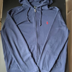 Zip-Hoodie Ralph Lauren - Marinblå Zip Hoodie från Ralph Lauren 