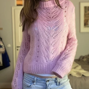 Ljusrosa stickad tröja - Supersnygg stickad tröja i mohair mix!!💕💕