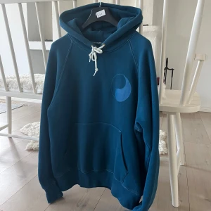 Our legacy hoodie  - Sjukt fet our legacy hoodie i mycke fint skick! Storlek 46 passar både M och S. Snygg work shop text på ryggen samt sällsynt färg. Pris 1500kr