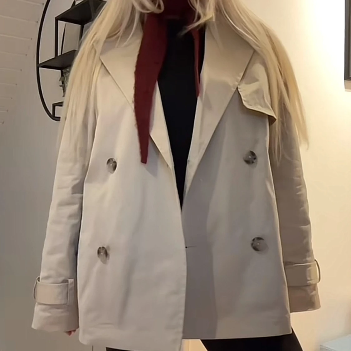 Beige trenchcoat med bälte