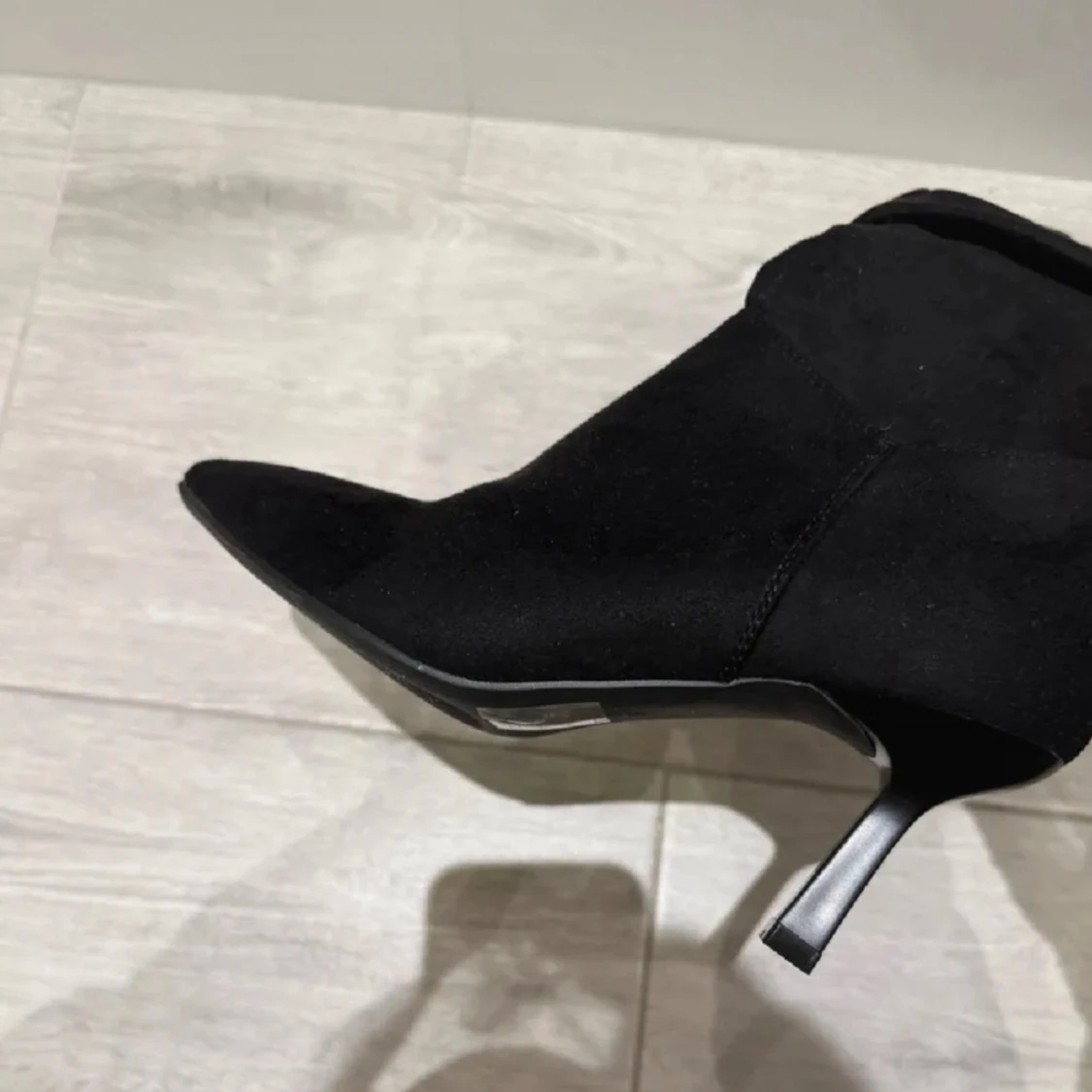 Svarta mocka stövlar med klack  - 1