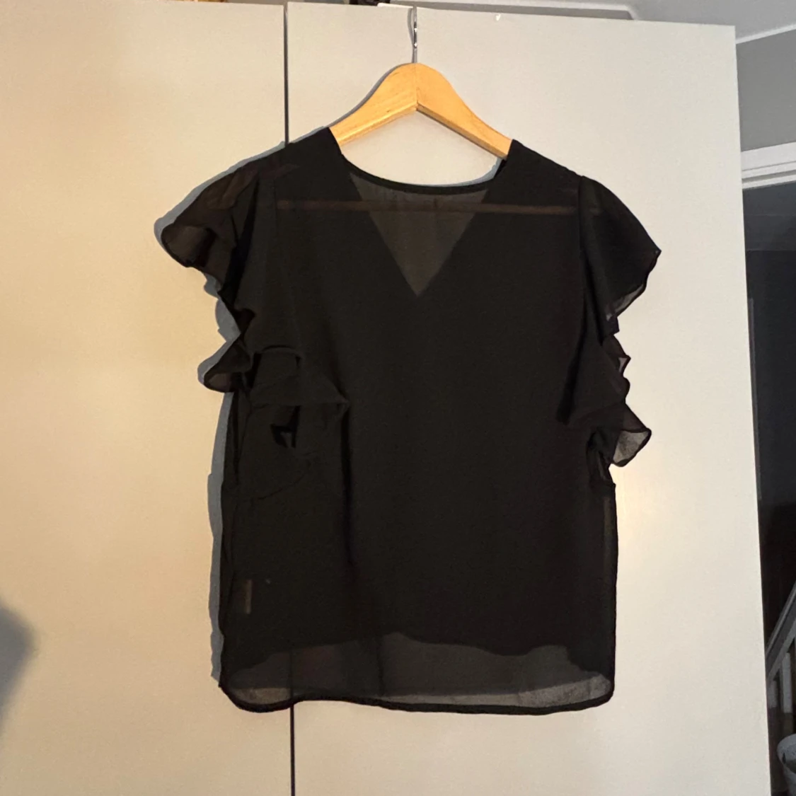 Svart volang blus - 1