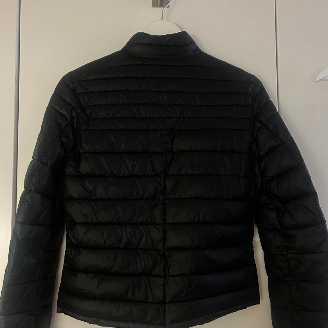 Svart quiltad pufferjacka Bondelid - 1