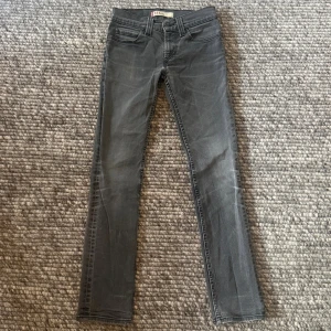 Levi's 511 Slim - Säljer svarta Levi's 511 Slim jeans. Oanvända och snygga. W 30 L 34  