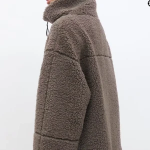 Teddy jacka  - Så fin och mysig Teddy jacka, perfekt för hösten och vinter! Knappt andvänds så bra skick💗skulle säga att stolen passar xs/s oxå!