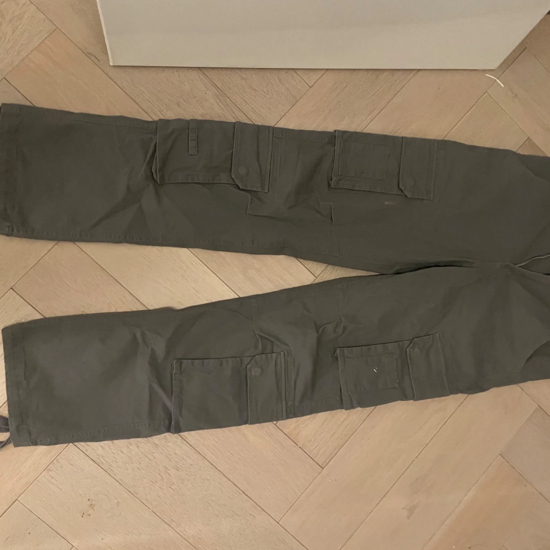 Grå cargopants från Luxe To Kill - 2