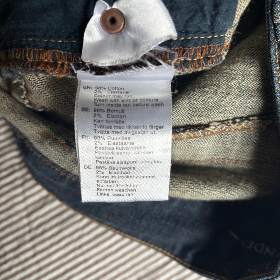 Mörkblå jeanskjol från Lindex - 2