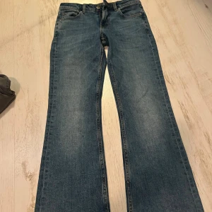 midwaist jeans - midwaist. aldrig använt dom, då jag inte tyckte de va min stil