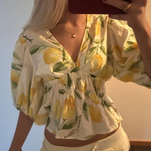 Citron blus  - Använd fåtal gånger!