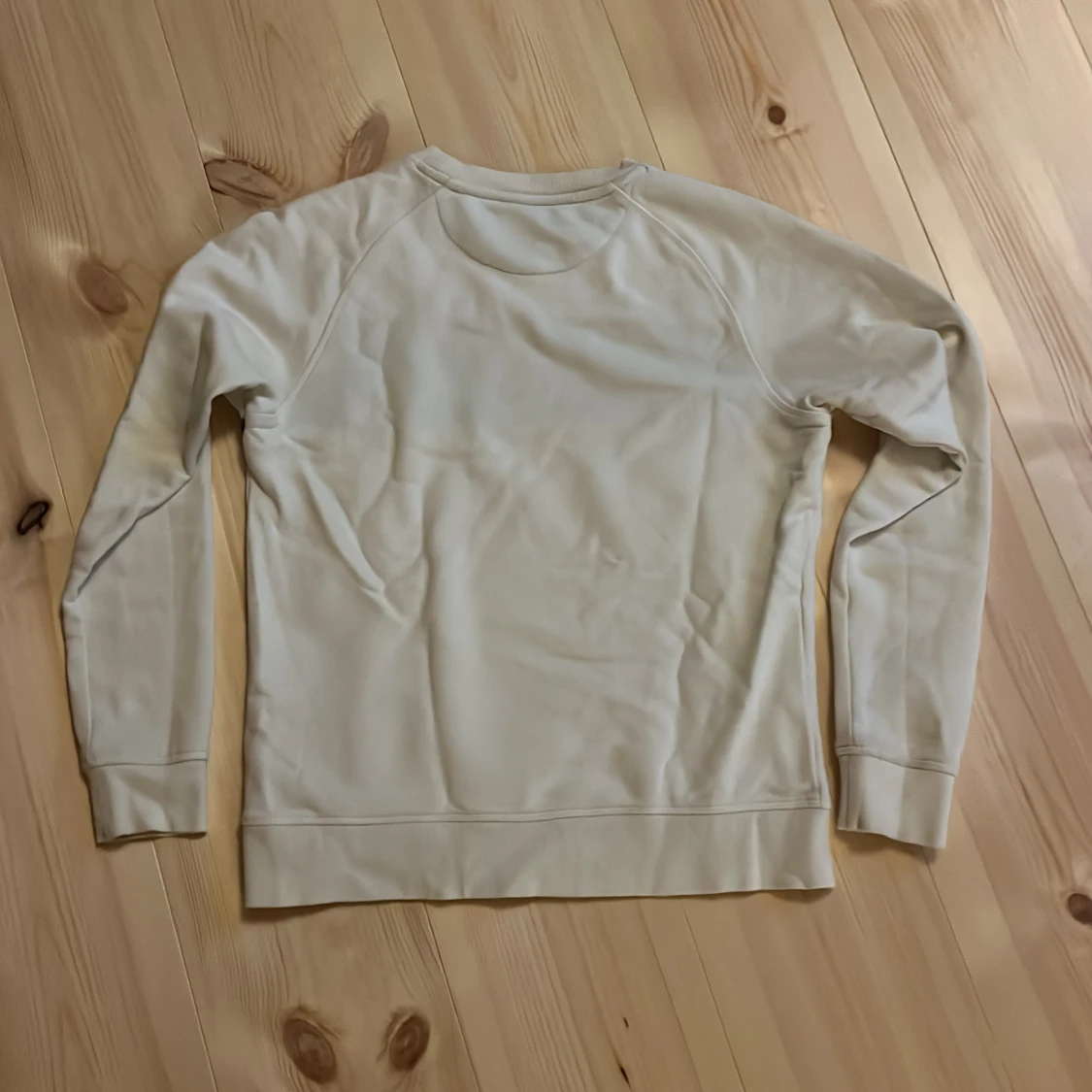 Vit GANT tröja med logga.  - 1