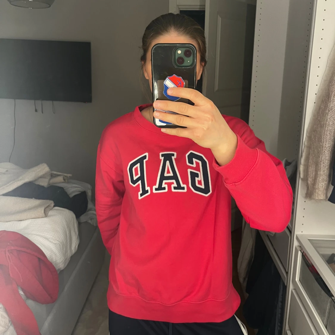 Röd GAP sweatshirt med logga