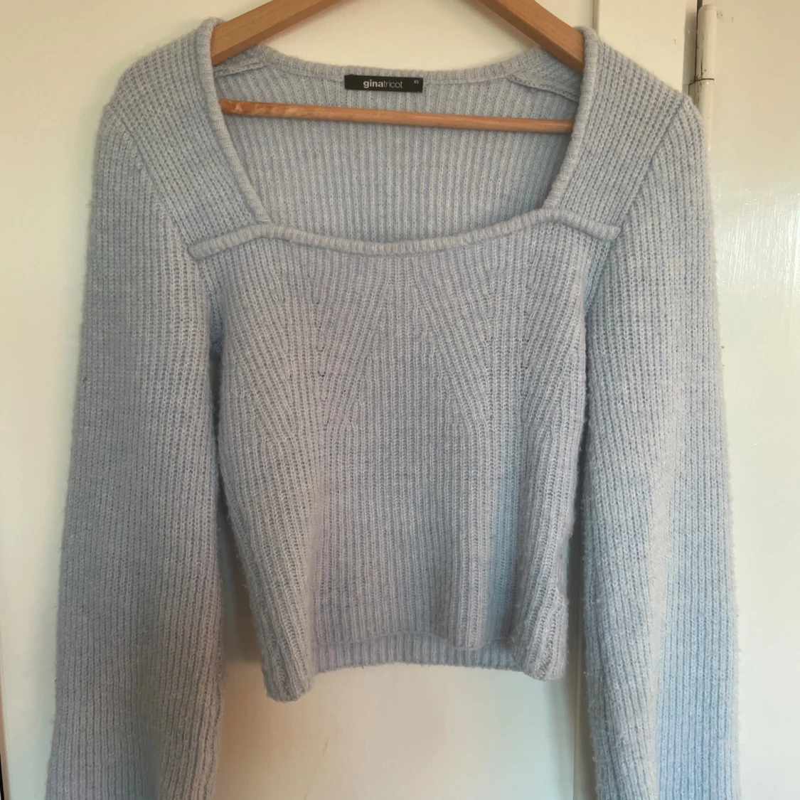 Ljusblå stickad tröja Gina Tricot