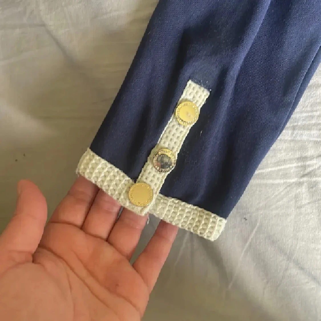 Mörkblå kavaj med vita detaljer - 4